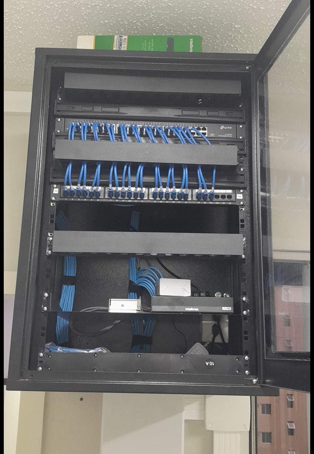 Infraestrutura de Redes — Cabeamento estruturado e patch panel