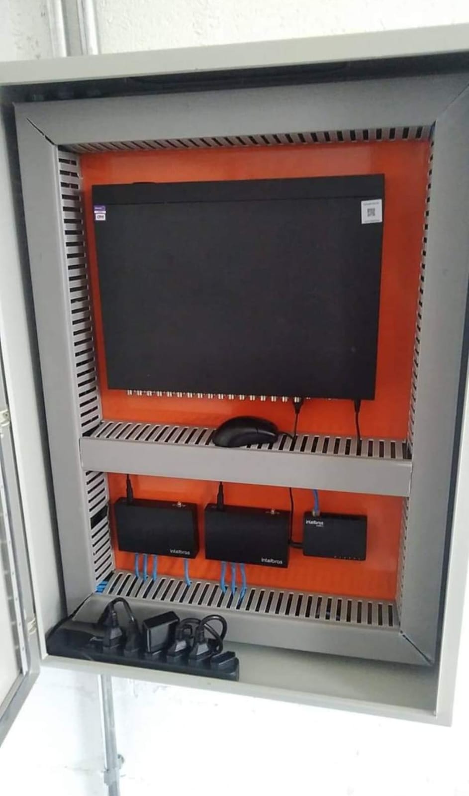 Instalação e Configuração — Quadro de equipamentos de rede