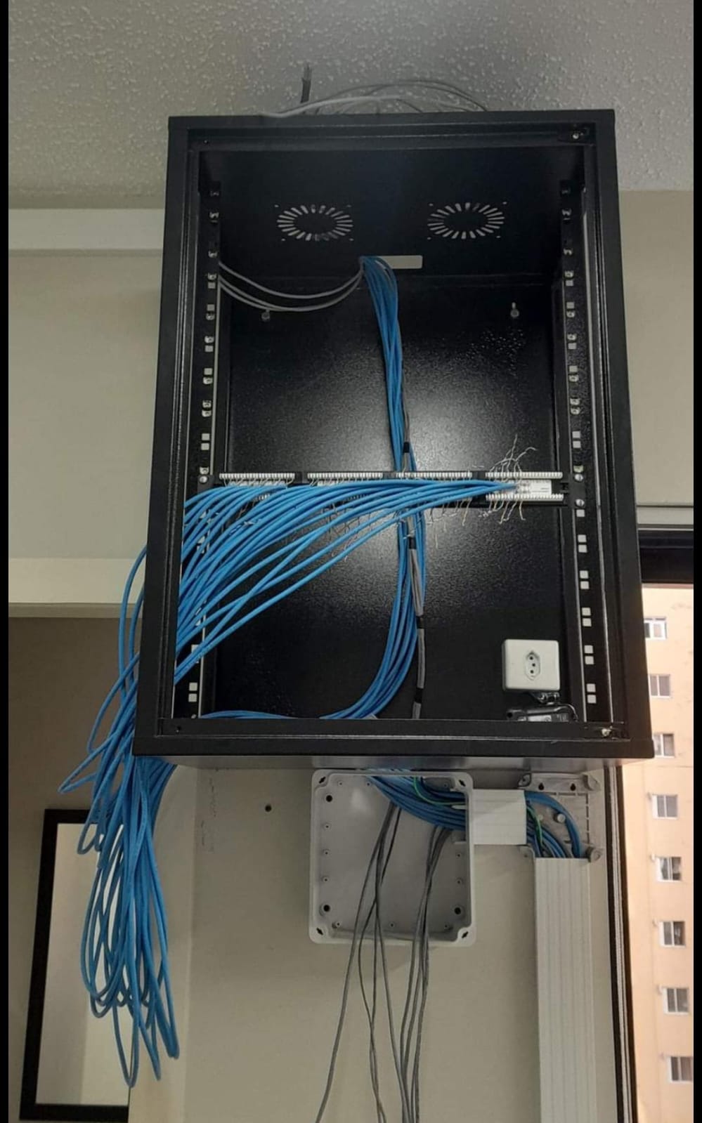 Instalação e Configuração — Preparação de rack e pontos de rede