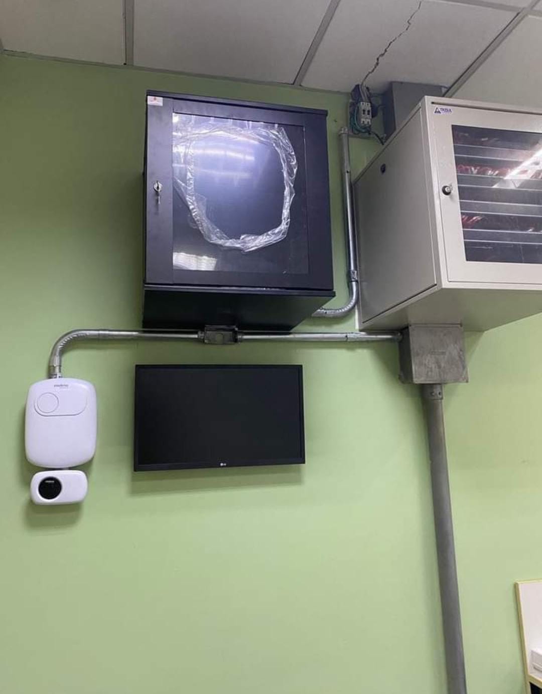 Suporte Técnico — Instalação de rack e infraestrutura em sala técnica